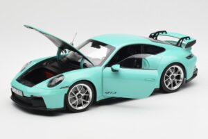 Porsche 911 992 GT3 Mint Зелен Norev 1:18 187316 Метал — снимка 2 от 8
