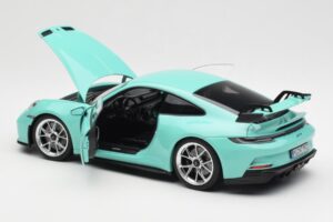Porsche 911 992 GT3 Mint Зелен Norev 1:18 187316 Метал — снимка 5 от 8