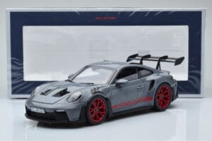 Porsche 911 992 GT3 RS Arctic Сив Pyro Червен Norev 1:18 187350 Метал — снимка 8 от 8