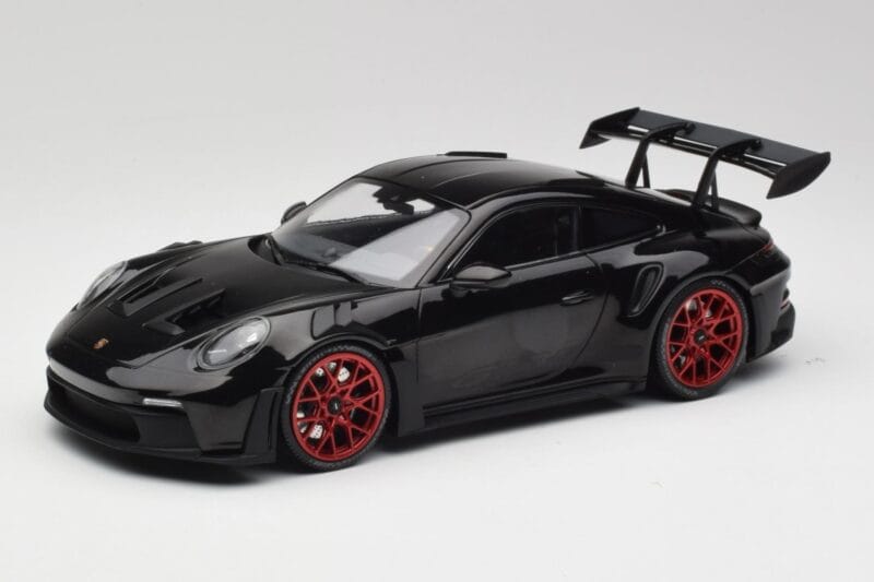 Porsche 911 992 GT3 RS Черен & Червени Джанти & Черен Декор Minichamps 1:18 153062240 Метал