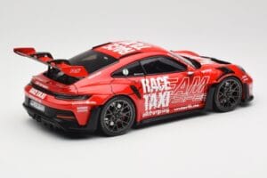 Porsche 911 992 GT3 RS Getspeed Race Taxi Guards Red Minichamps 1:18 110062040 Метал — снимка 3 от 8