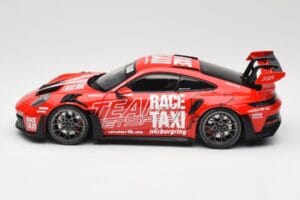 Porsche 911 992 GT3 RS Getspeed Race Taxi Guards Red Minichamps 1:18 110062040 Метал — снимка 4 от 8