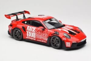 Porsche 911 992 GT3 RS Getspeed Race Taxi Guards Red Minichamps 1:18 110062040 Метал — снимка 6 от 8