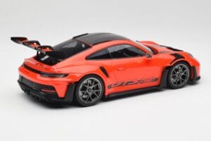 Porsche 911 992 GT3 RS Guards Оранжев & Сребристи Джанти Minichamps 1:18 911992002 Метал — снимка 2 от 6