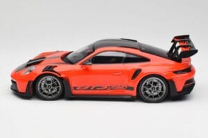 Porsche 911 992 GT3 RS Guards Оранжев & Сребристи Джанти Minichamps 1:18 911992002 Метал — снимка 3 от 6