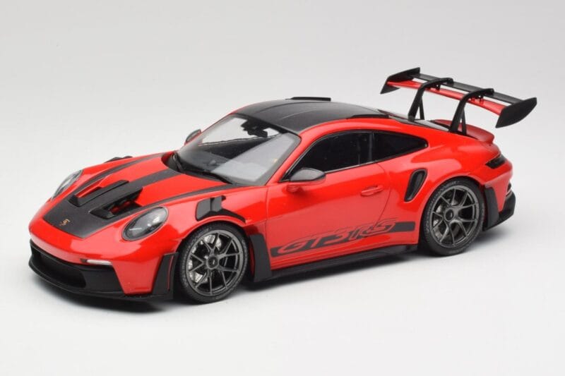 Porsche 911 992 GT3 RS Guards Червен & Сребристи Джанти Weissach Package Minichamps 1:18 153062246 Метал