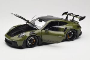 Porsche 911 992 GT3 RS Nato Olive & Black Wheels Minichamps 1:18 110062027 Метал — снимка 2 от 8