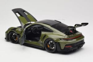 Porsche 911 992 GT3 RS Nato Olive & Black Wheels Minichamps 1:18 110062027 Метал — снимка 5 от 8