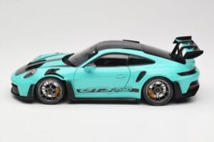 Porsche 911 992 GT3 RS Python Green & Dark Silver Wheels Minichamps 1:18 110062026 Метал — снимка 4 от 8