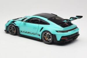 Porsche 911 992 GT3 RS Python Green & Dark Silver Wheels Minichamps 1:18 110062026 Метал — снимка 7 от 8
