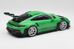 Porsche 911 992 GT3 RS Python Зелен & Сребристи Джанти & Черен Декор Minichamps 1:18 153062235 Метал — снимка 2 от 6