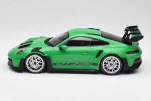 Porsche 911 992 GT3 RS Python Зелен & Сребристи Джанти & Черен Декор Minichamps 1:18 153062235 Метал — снимка 3 от 6