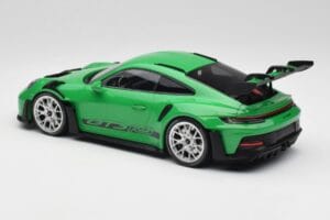 Porsche 911 992 GT3 RS Python Зелен & Сребристи Джанти & Черен Декор Minichamps 1:18 153062235 Метал — снимка 5 от 6