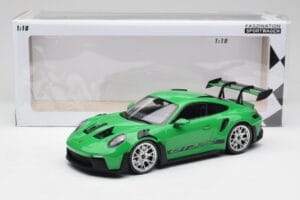 Porsche 911 992 GT3 RS Python Зелен & Сребристи Джанти & Черен Декор Minichamps 1:18 153062235 Метал — снимка 6 от 6