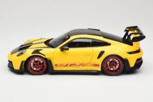 Porsche 911 992 GT3 RS Racing Yellow Weissach Package & Red Wheels Minichamps 1:18 110062025 Метал — снимка 4 от 8