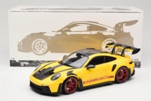 Porsche 911 992 GT3 RS Racing Yellow Weissach Package & Red Wheels Minichamps 1:18 110062025 Метал — снимка 8 от 8