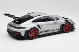 Porsche 911 992 GT3 RS Сребрист & Червени Джанти Minichamps 1:18 153062241 Метал — снимка 2 от 6
