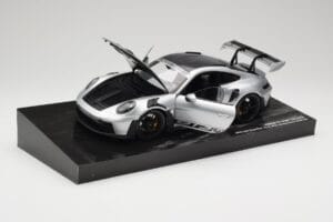 Porsche 911 992 GT3 RS Сребрист Weissach Package Minichamps 1:18 110062020 Метал — снимка 3 от 8