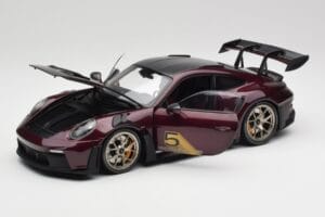 Porsche 911 992 GT3 RS Ultraviolet & Сребърни Джанти Minichamps 1:18 110062029 Метал — снимка 2 от 8