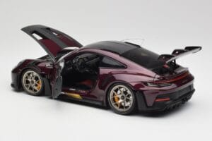 Porsche 911 992 GT3 RS Ultraviolet & Сребърни Джанти Minichamps 1:18 110062029 Метал — снимка 5 от 8