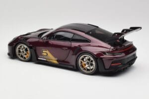 Porsche 911 992 GT3 RS Ultraviolet & Сребърни Джанти Minichamps 1:18 110062029 Метал — снимка 7 от 8
