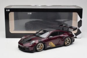 Porsche 911 992 GT3 RS Ultraviolet & Сребърни Джанти Minichamps 1:18 110062029 Метал — снимка 8 от 8