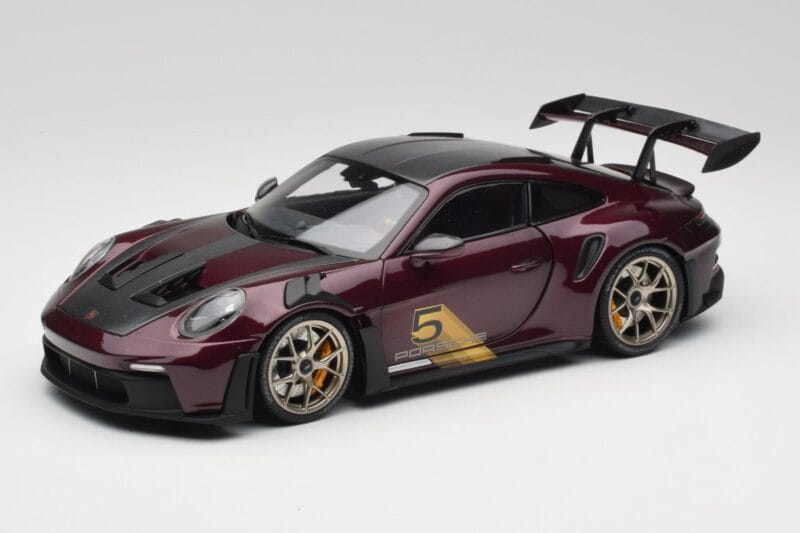 Porsche 911 992 GT3 RS Ultraviolet & Сребърни Джанти Minichamps 1:18 110062029 Метал