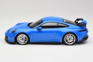 Porsche 911 992 GT3 Shark Синьо & Сребърни Джанти Minichamps 1:18 143069015 Смола — снимка 3 от 6