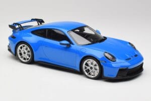 Porsche 911 992 GT3 Shark Синьо & Сребърни Джанти Minichamps 1:18 143069015 Смола — снимка 4 от 6