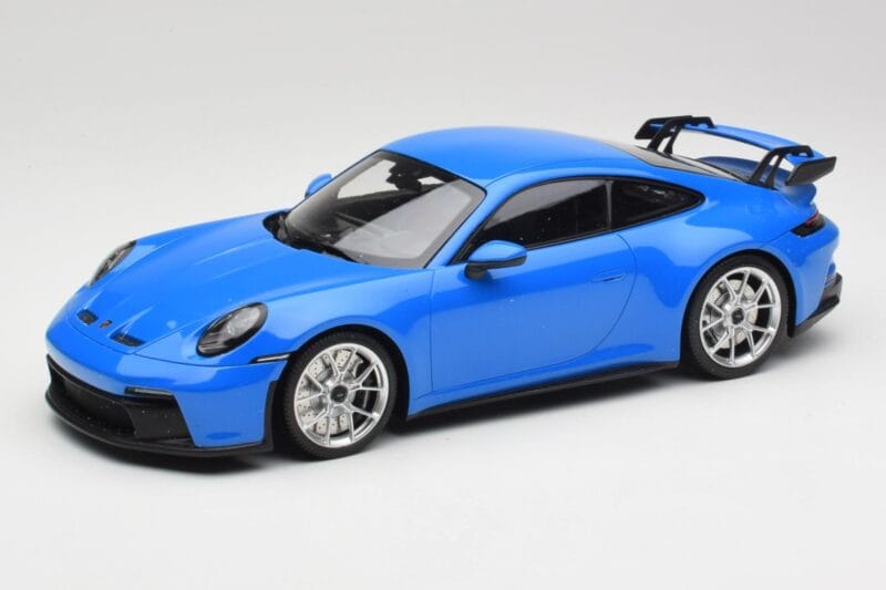 Porsche 911 992 GT3 Shark Синьо & Сребърни Джанти Minichamps 1:18 143069015 Смола