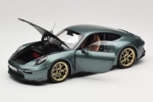 Porsche 911 992 GT3 Touring Package Malachite Green Metallic Norev 1:18 187382 Метал — снимка 2 от 8