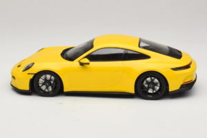 Porsche 911 992 GT3 Touring Жълт Черни Джанти Minichamps 1:18 117069021 Метал — снимка 3 от 6