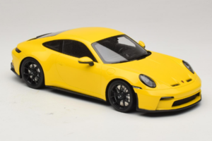 Porsche 911 992 GT3 Touring Жълт Черни Джанти Minichamps 1:18 117069021 Метал — снимка 4 от 6