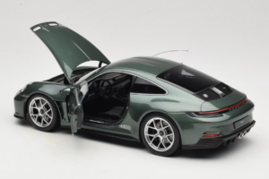 Porsche 911 992 S/T Malachite Green Metallic Norev 1:18 187472 Метал — снимка 4 от 8