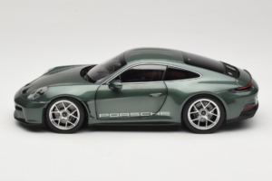 Porsche 911 992 S/T Malachite Green Metallic Norev 1:18 187472 Метал — снимка 5 от 8