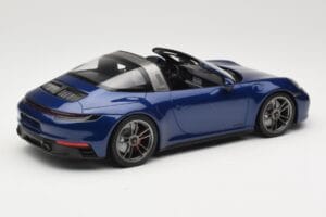Porsche 911 992 Targa 4 GTS Blue Metallic Minichamps 1:18 155061060 Метал — снимка 2 от 6
