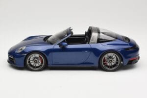Porsche 911 992 Targa 4 GTS Blue Metallic Minichamps 1:18 155061060 Метал — снимка 3 от 6