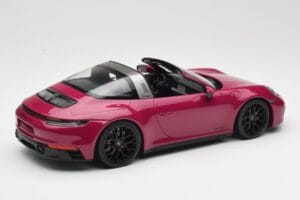 Porsche 911 992 Targa 4 GTS Rubystar Minichamps 1:18 155061066 Метал — снимка 2 от 6