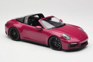 Porsche 911 992 Targa 4 GTS Rubystar Minichamps 1:18 155061066 Метал — снимка 4 от 6