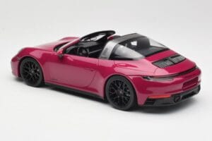 Porsche 911 992 Targa 4 GTS Rubystar Minichamps 1:18 155061066 Метал — снимка 5 от 6