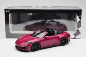 Porsche 911 992 Targa 4 GTS Rubystar Minichamps 1:18 155061066 Метал — снимка 6 от 6