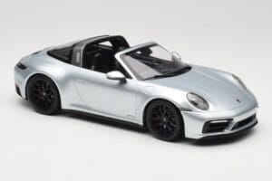 Porsche 911 992 Targa 4 GTS Сребрист Minichamps 1:18 155061061 Метал — снимка 4 от 6
