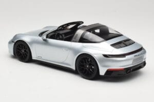 Porsche 911 992 Targa 4 GTS Сребрист Minichamps 1:18 155061061 Метал — снимка 5 от 6