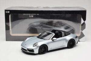 Porsche 911 992 Targa 4 GTS Сребрист Minichamps 1:18 155061061 Метал — снимка 6 от 6