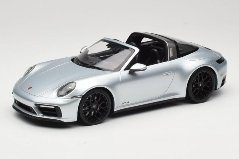 Porsche 911 992 Targa 4 GTS Сребрист Minichamps 1:18 155061061 Метал