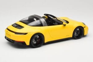 Porsche 911 992 Targa 4 GTS Жълт Minichamps 1:18 153061064 Метал — снимка 2 от 6