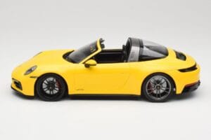 Porsche 911 992 Targa 4 GTS Жълт Minichamps 1:18 153061064 Метал — снимка 3 от 6