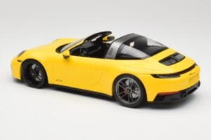 Porsche 911 992 Targa 4 GTS Жълт Minichamps 1:18 153061064 Метал — снимка 5 от 6
