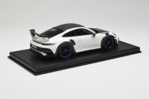 Porsche 911 992 TechArt GTstreet R Бял Със Сини Джанти TechArt 1:18 REMC014 Смола — снимка 3 от 6