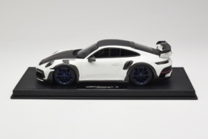 Porsche 911 992 TechArt GTstreet R Бял Със Сини Джанти TechArt 1:18 REMC014 Смола